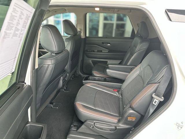 Used 2024 Nissan Pathfinder Platinum AWD/4WD image 24