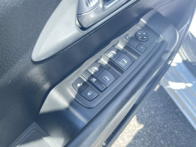 Used 2023 Chrysler Pacifica Touring FWD image 23