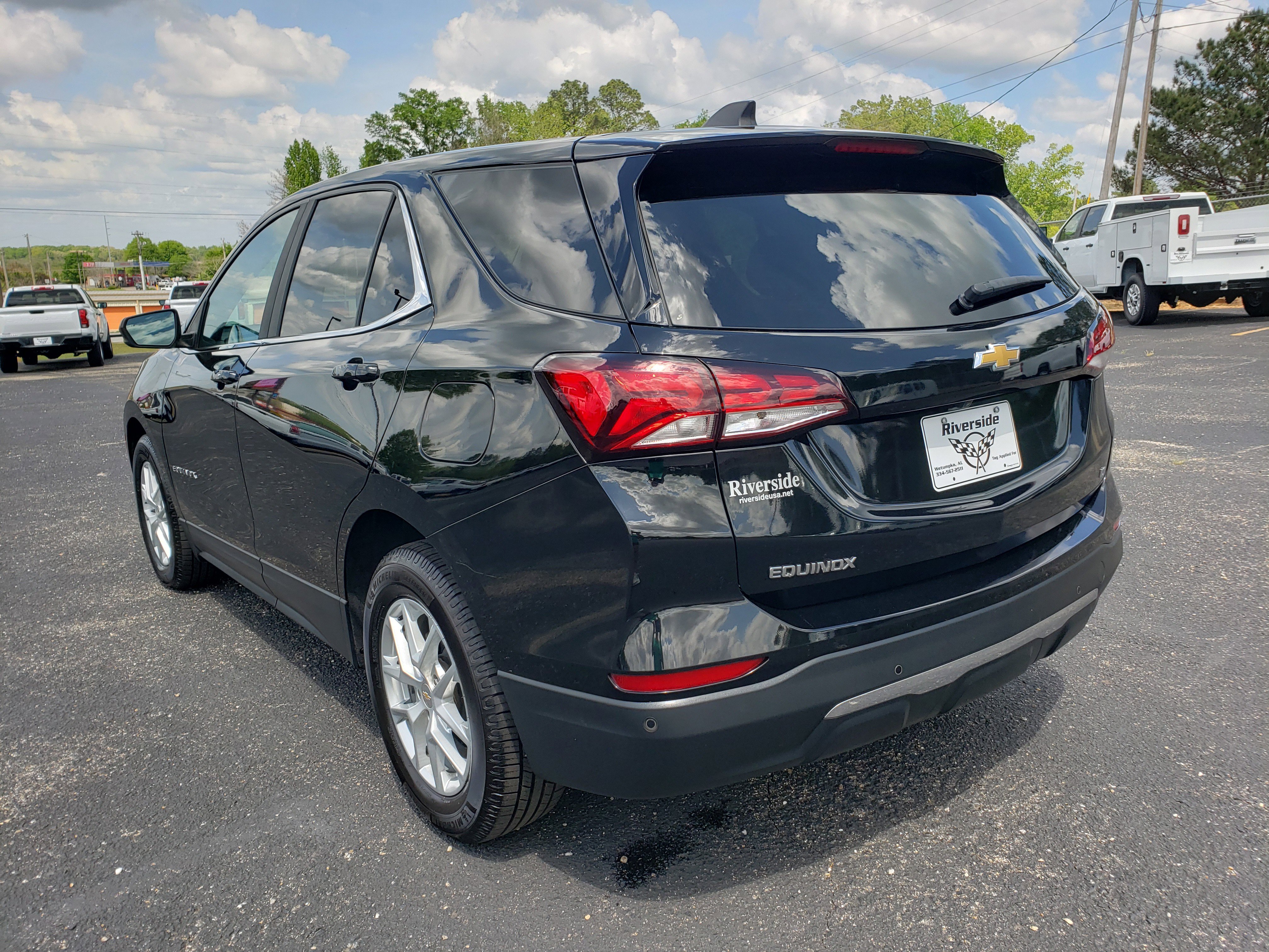 Used 2022 Chevrolet Equinox LT w/ Driver Convenience Package image 4