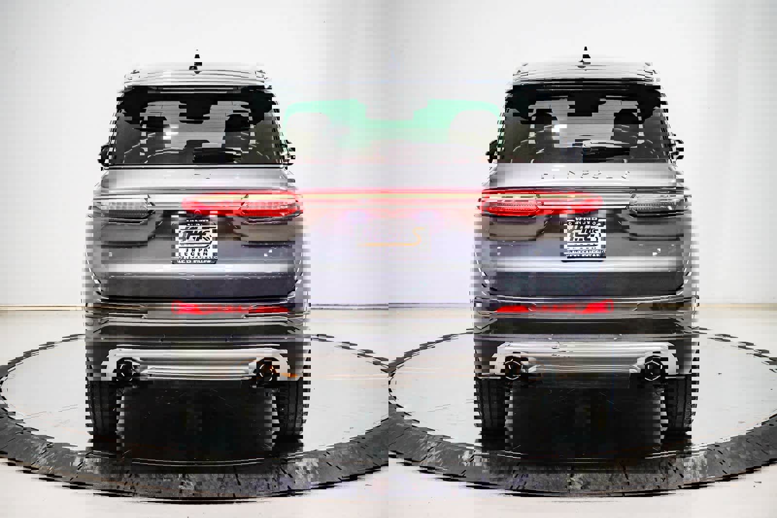 Used 2023 Lincoln Corsair Reserve image 3