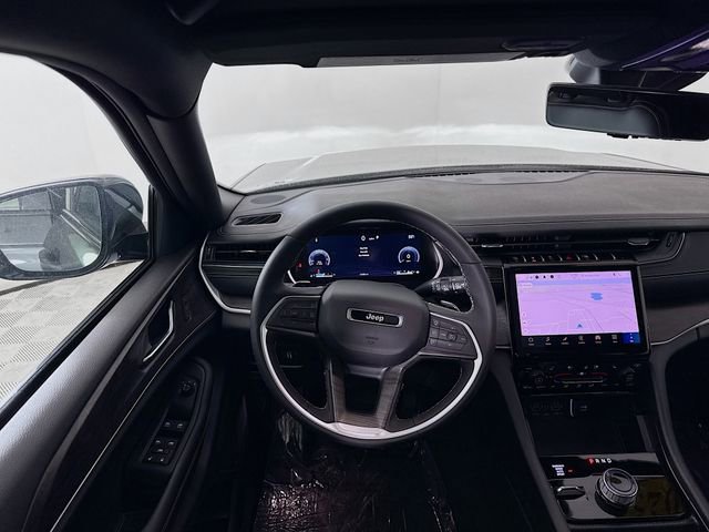 Used 2025 Jeep Grand Cherokee Limited w/ Luxury Tech Group II image 23