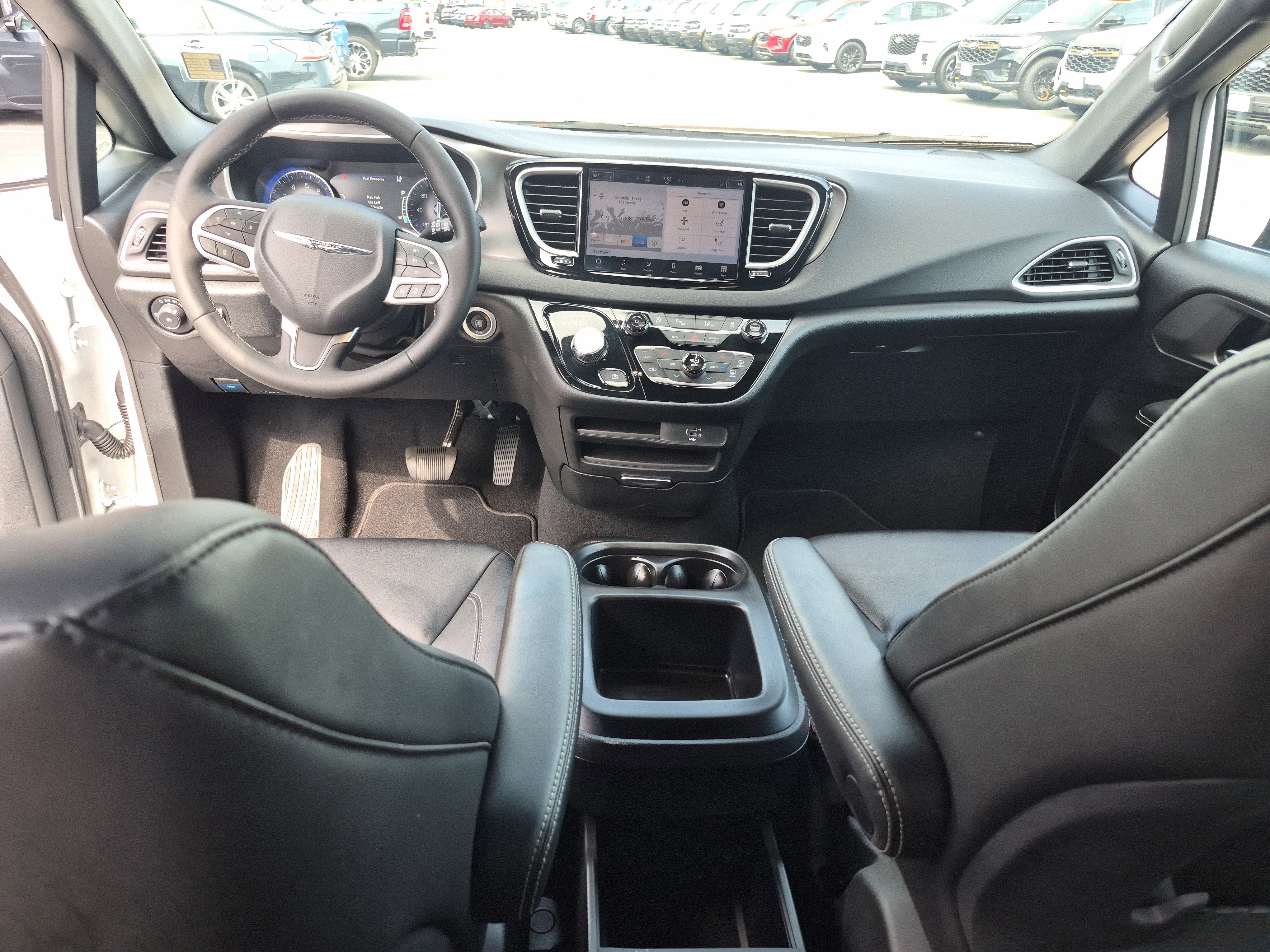 Used 2026 Chrysler Pacifica Select image 19