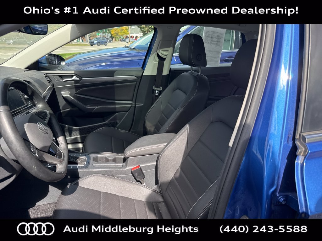 Used 2024 Volkswagen Jetta SE w/ Panoramic Sunroof Package FWD image 9