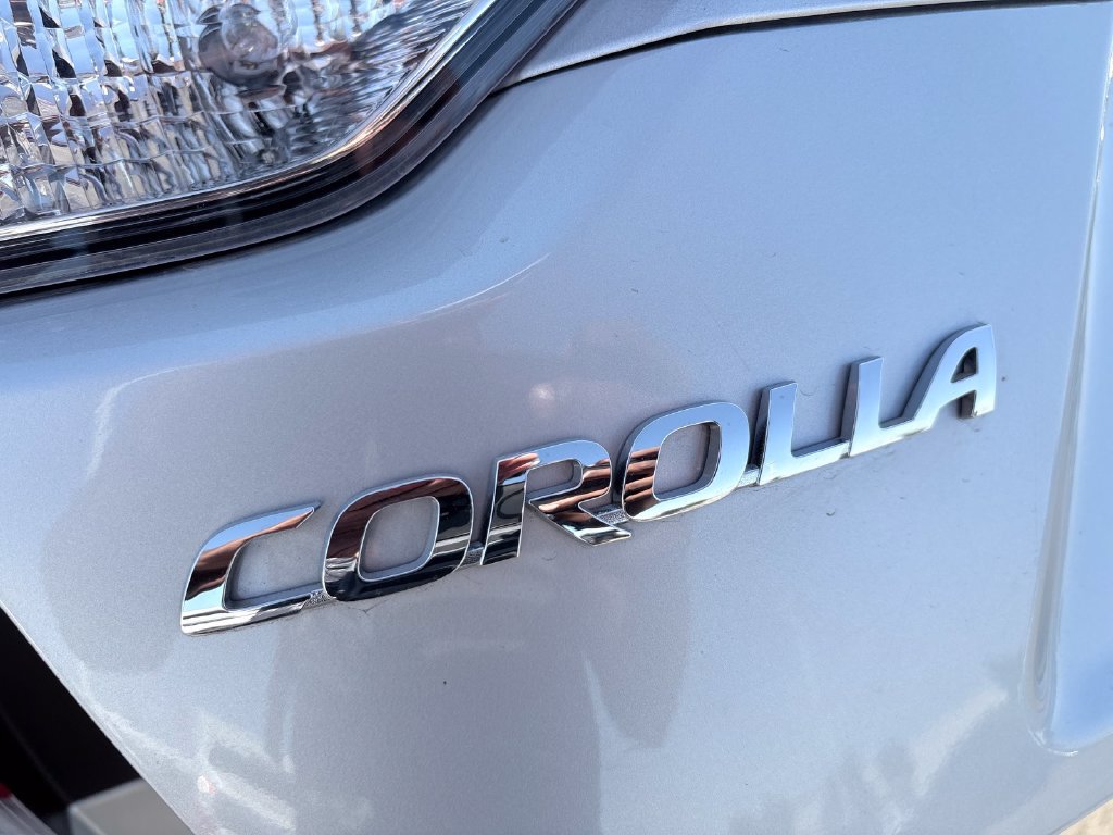 Used 2025 Toyota Corolla LE FWD image 24