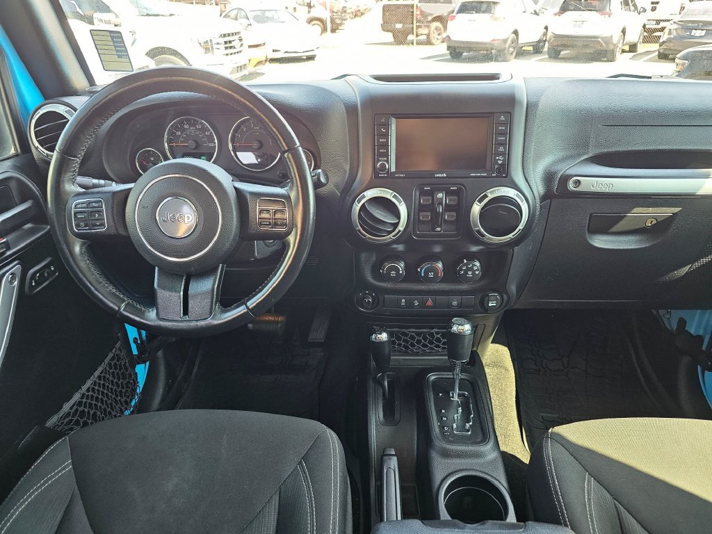 Used 2017 Jeep Wrangler Unlimited Rubicon w/ Connectivity Group AWD/4WD image 17