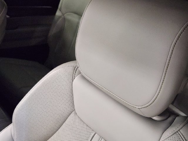 Used 2024 Jeep Wagoneer L Series II w/ Flexible Seating Group RWD image 14