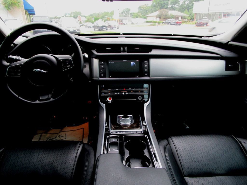 Used 2016 Jaguar XF Prestige image 2