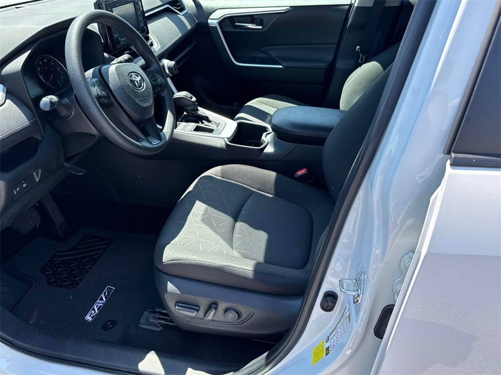 Used 2022 Toyota RAV4 XLE image 9