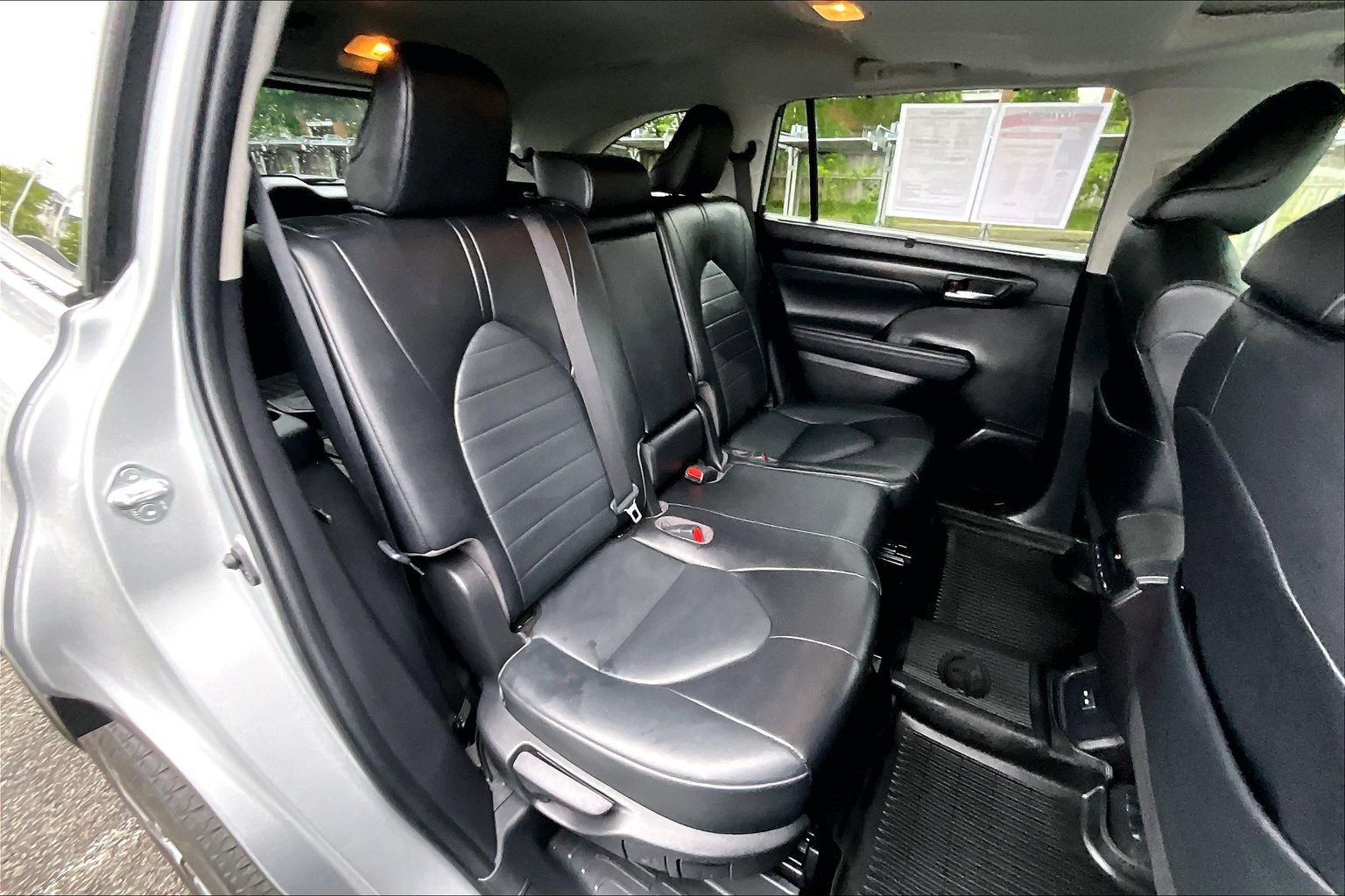Used 2022 Toyota Highlander XLE AWD/4WD image 26