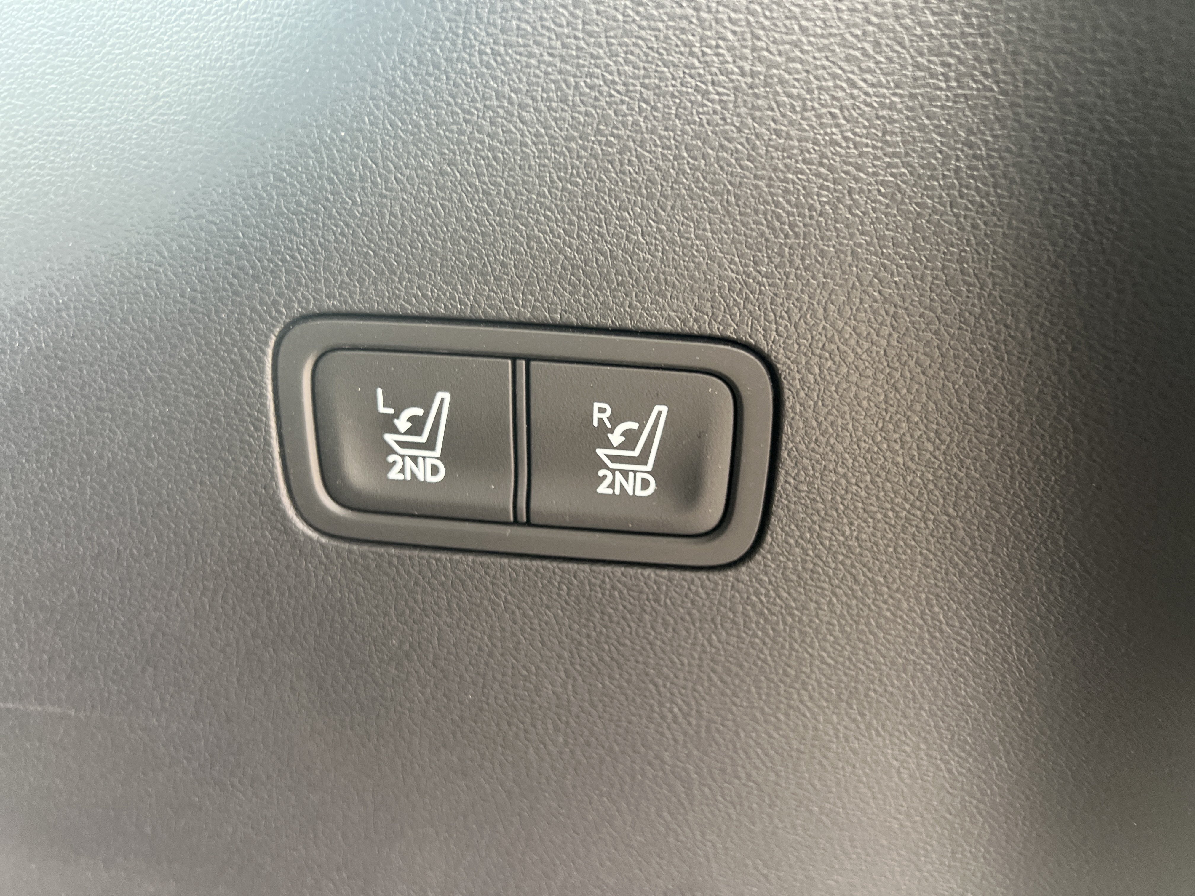 Used 2025 Hyundai Santa Fe SEL AWD/4WD image 13