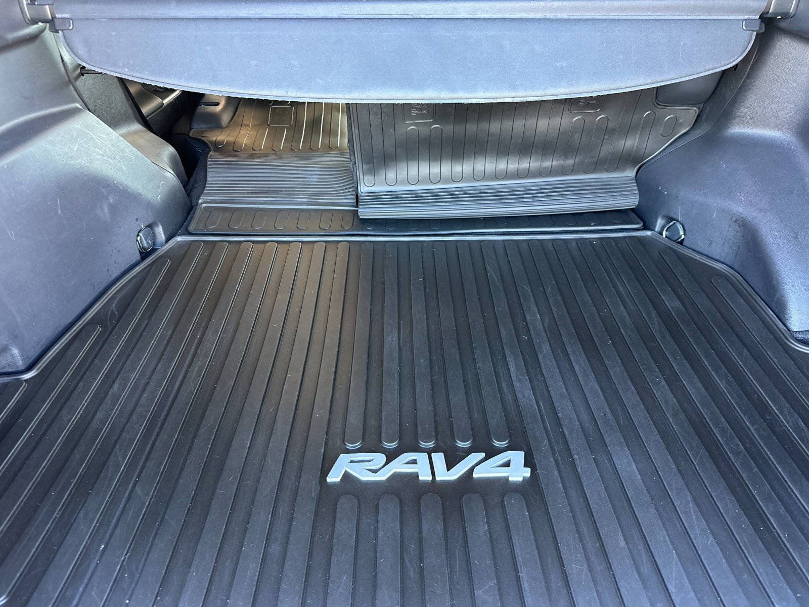 Used 2021 Toyota RAV4 Limited image 15