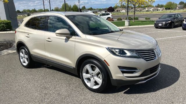 Used 2017 Lincoln MKC Premiere FWD image 3