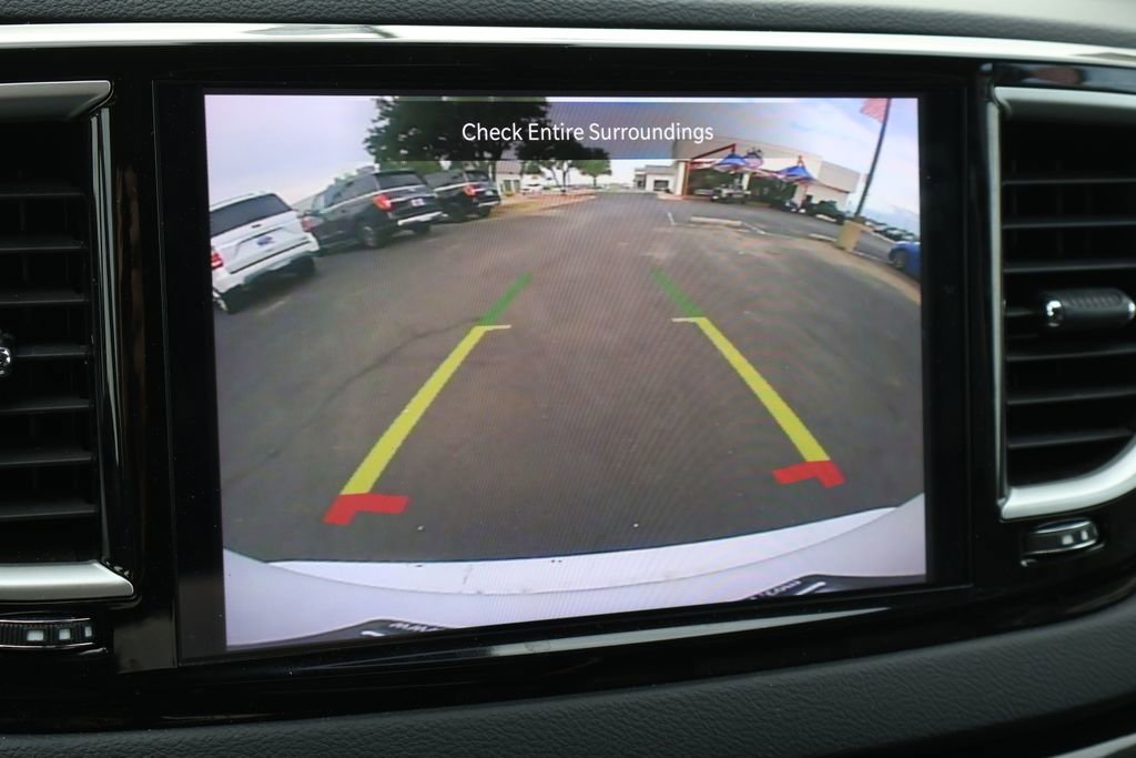 Used 2024 Chrysler Pacifica Touring-L FWD image 6