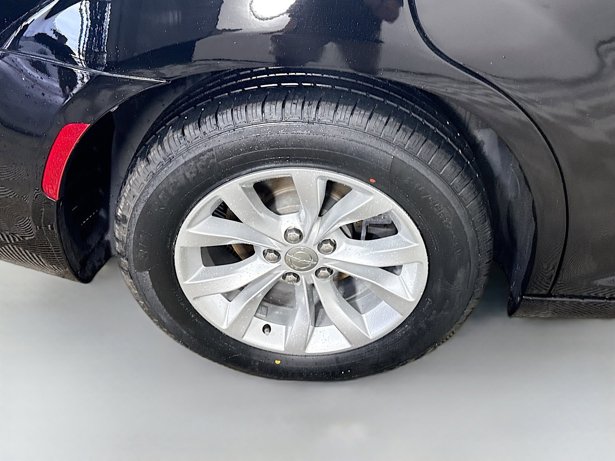 Used 2020 Chrysler 300 Touring image 33