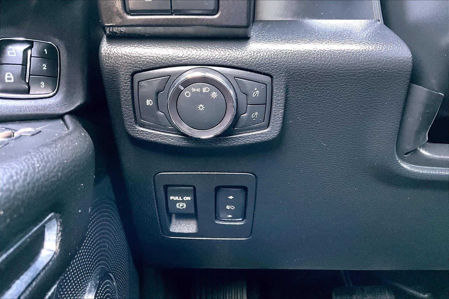 Used 2019 Ford Expedition Limited w/ Equipment Group 301A RWD image 34