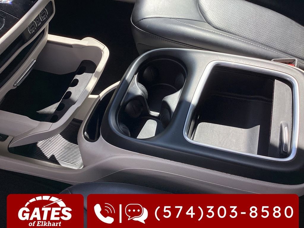Used 2023 Chrysler Pacifica Touring-L FWD image 32