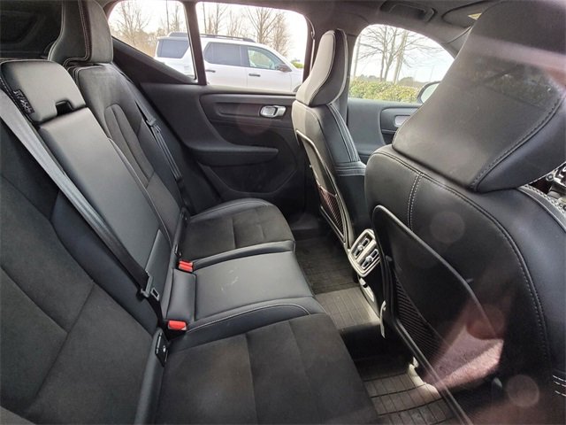 Used 2022 Volvo XC40 T5 R-Design w/ Advanced Package image 10