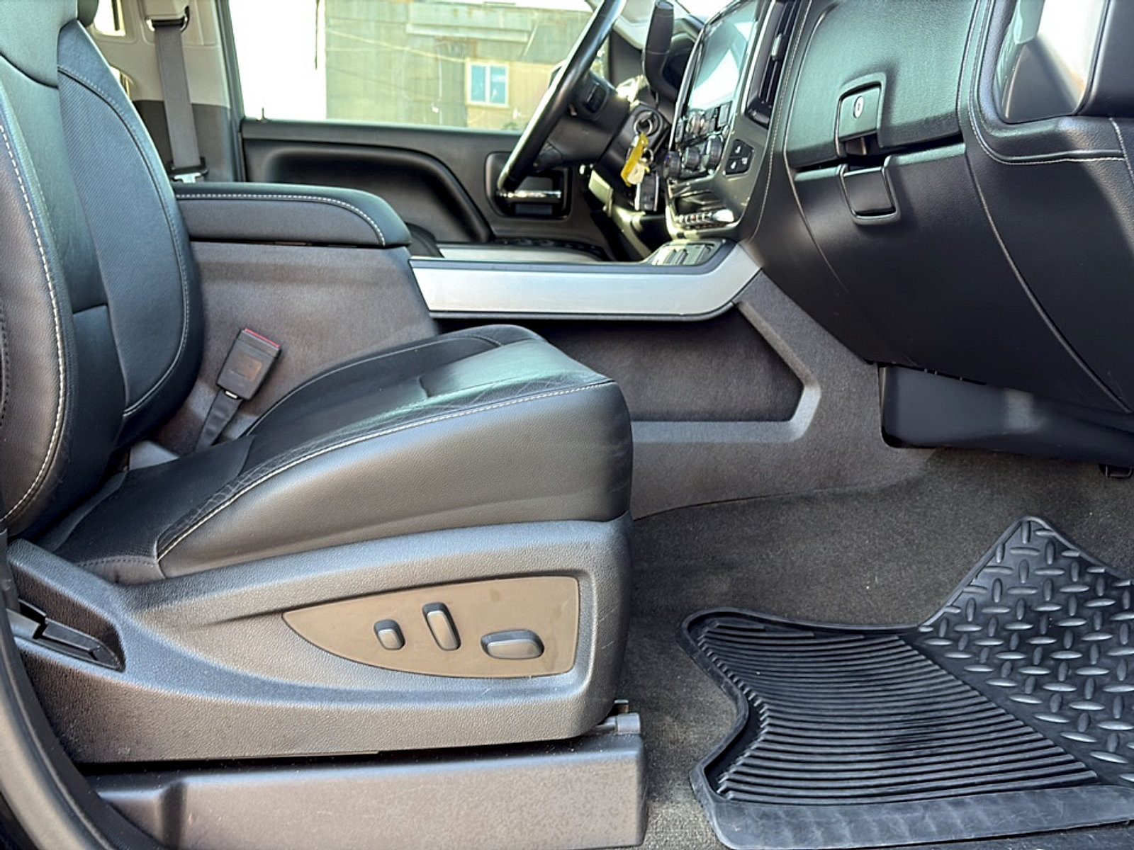 Used 2015 Chevrolet Silverado 1500 LTZ Z71 w/ Midnight Edition AWD/4WD image 19