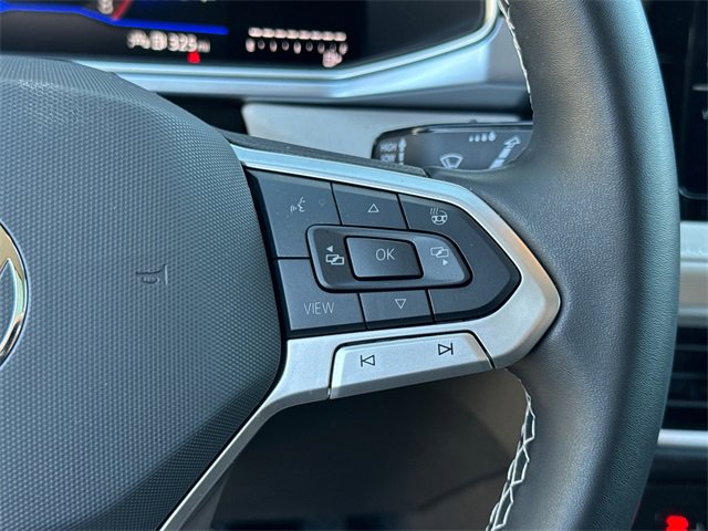 Used 2025 Volkswagen Taos SE image 25