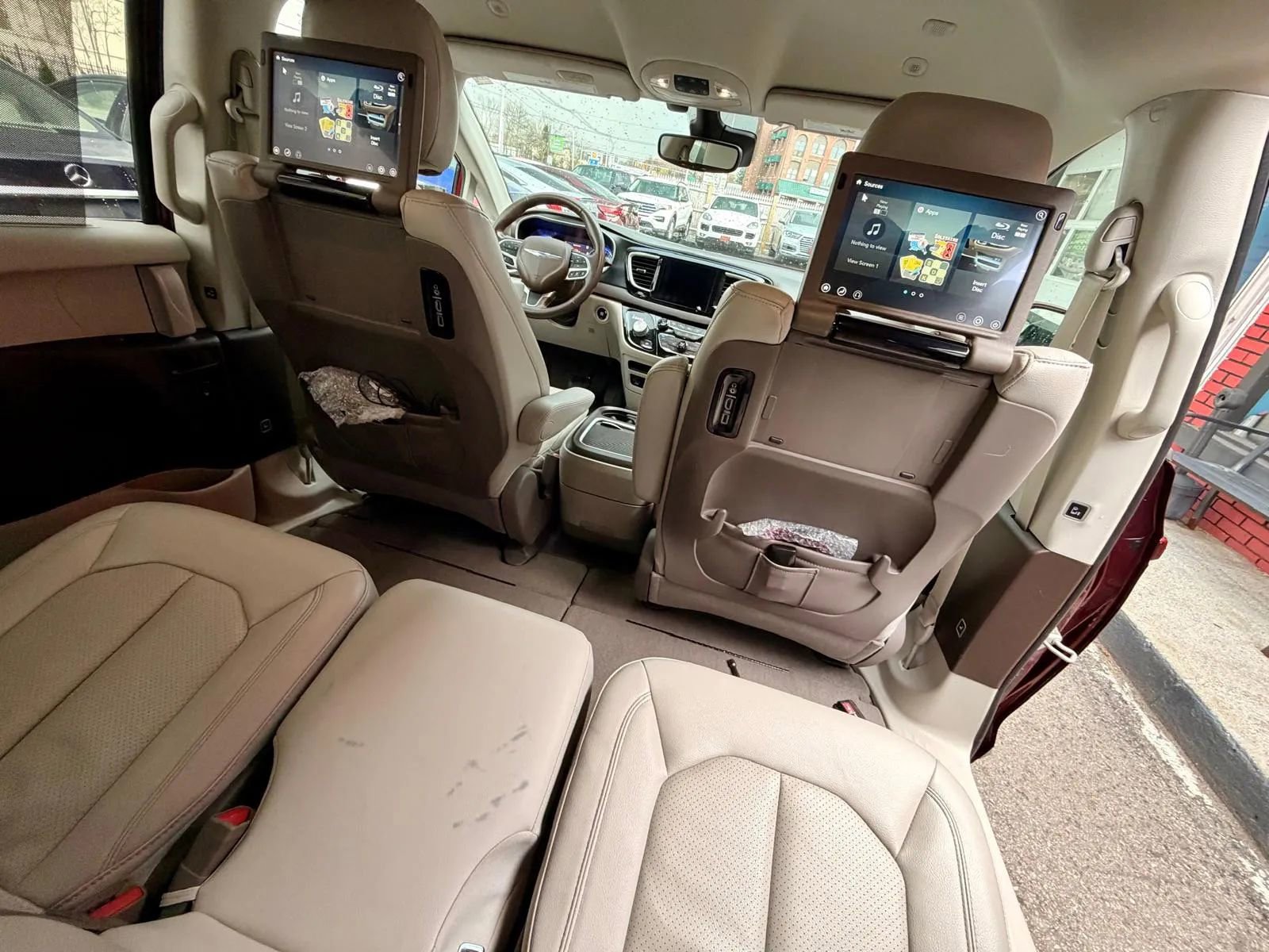 Used 2020 Chrysler Pacifica Touring-L Plus FWD image 11
