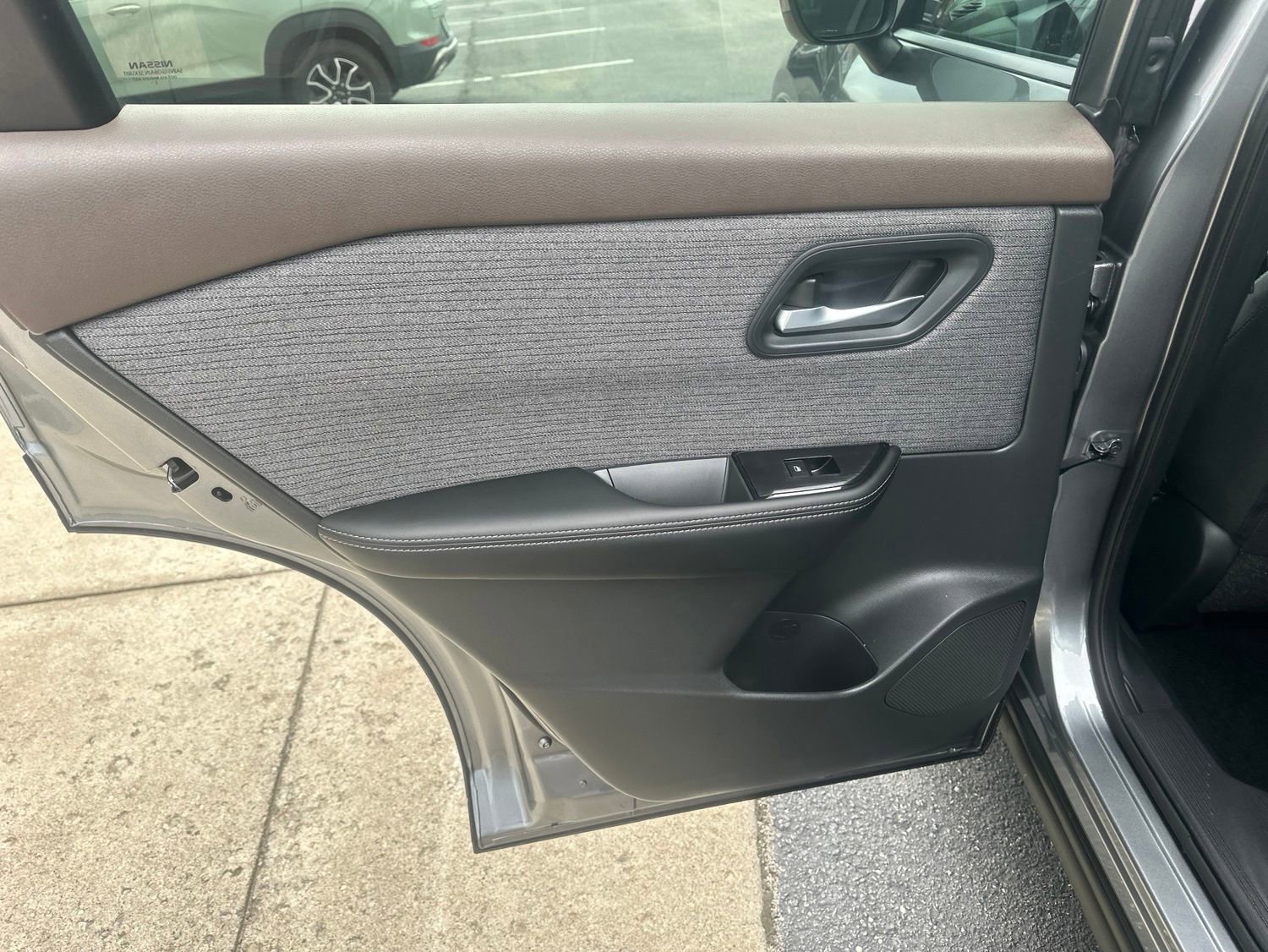 Used 2023 Nissan Rogue SV AWD/4WD image 18