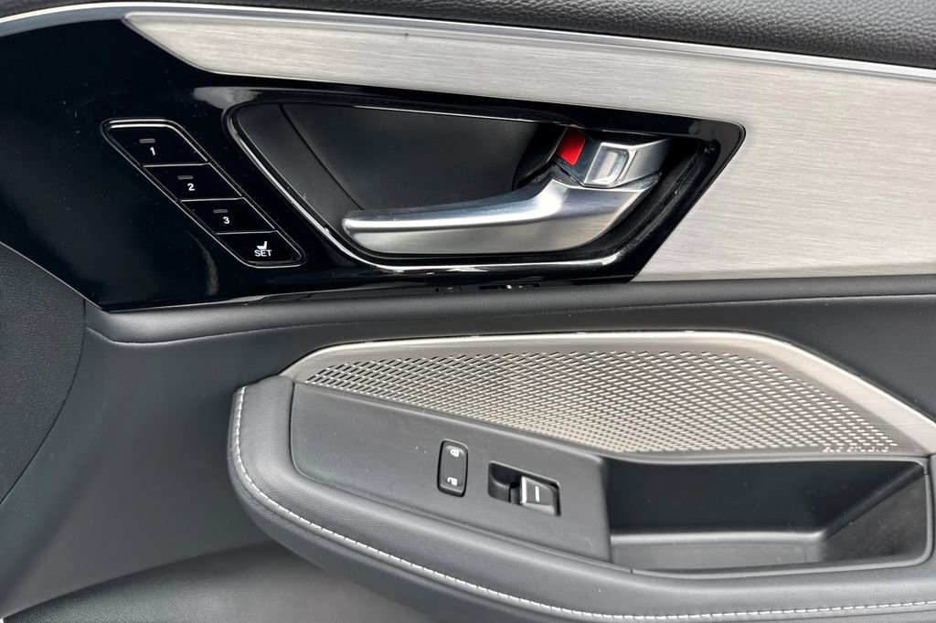 Certified 2023 Acura MDX FWD w/ Technology Package image 23