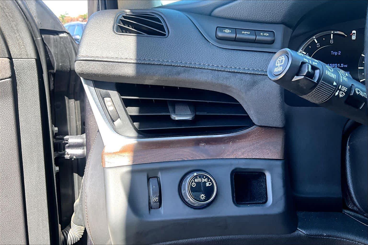 Used 2018 Cadillac Escalade ESV Luxury RWD image 36