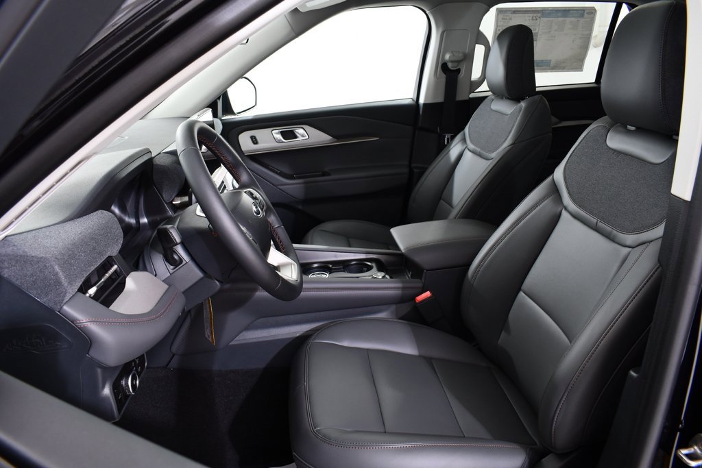 New 2025 Ford Explorer Active w/ Active Comfort Package image 6