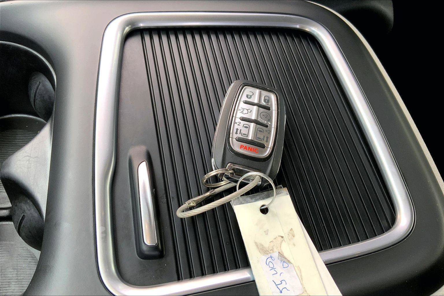 Used 2024 Chrysler Pacifica Touring-L FWD image 12