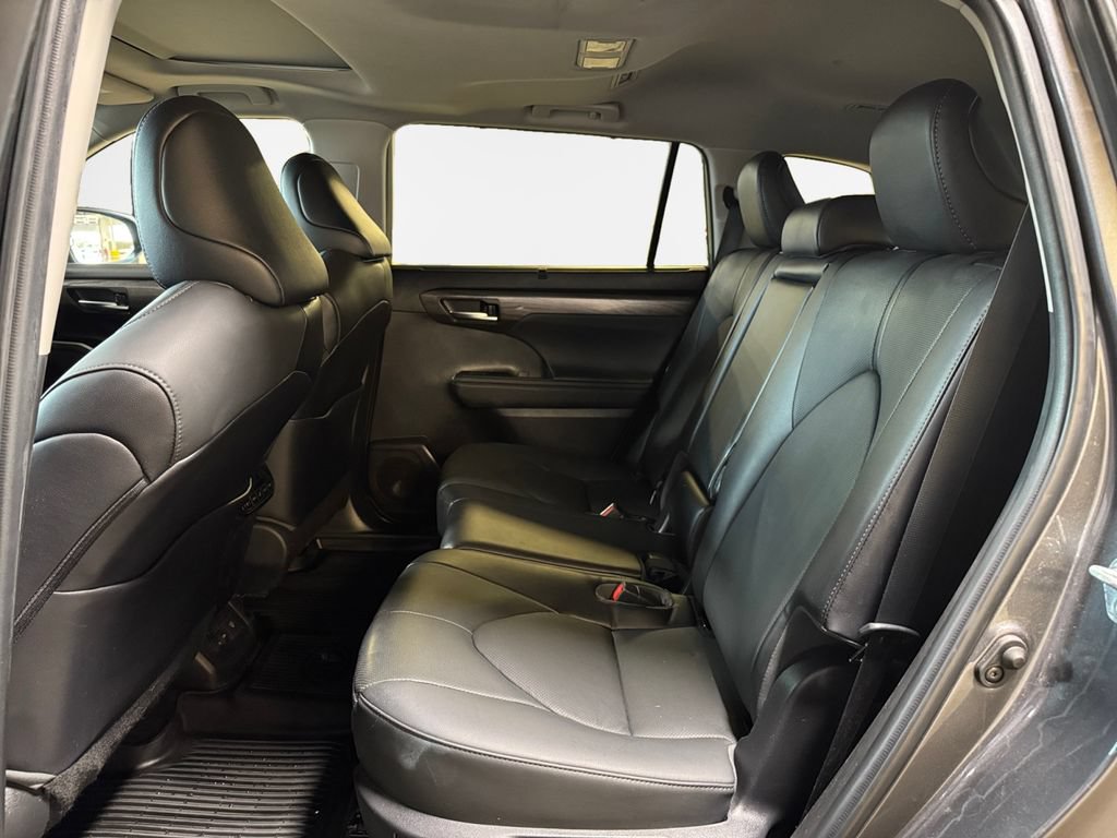 Used 2023 Toyota Highlander Limited AWD/4WD image 24