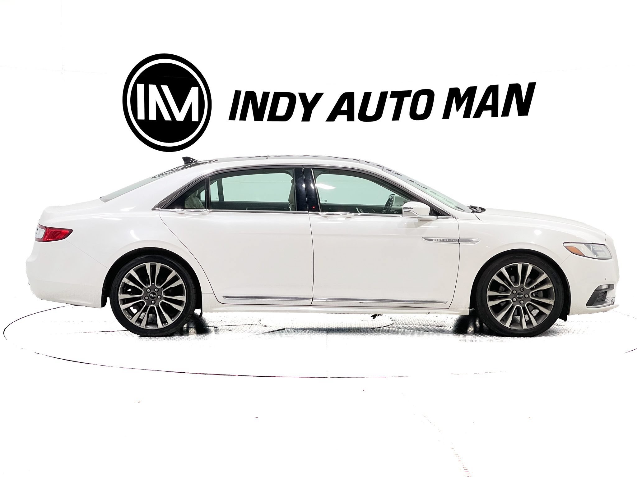 Used 2018 Lincoln Continental Select w/ Continental Climate Package AWD/4WD image 3