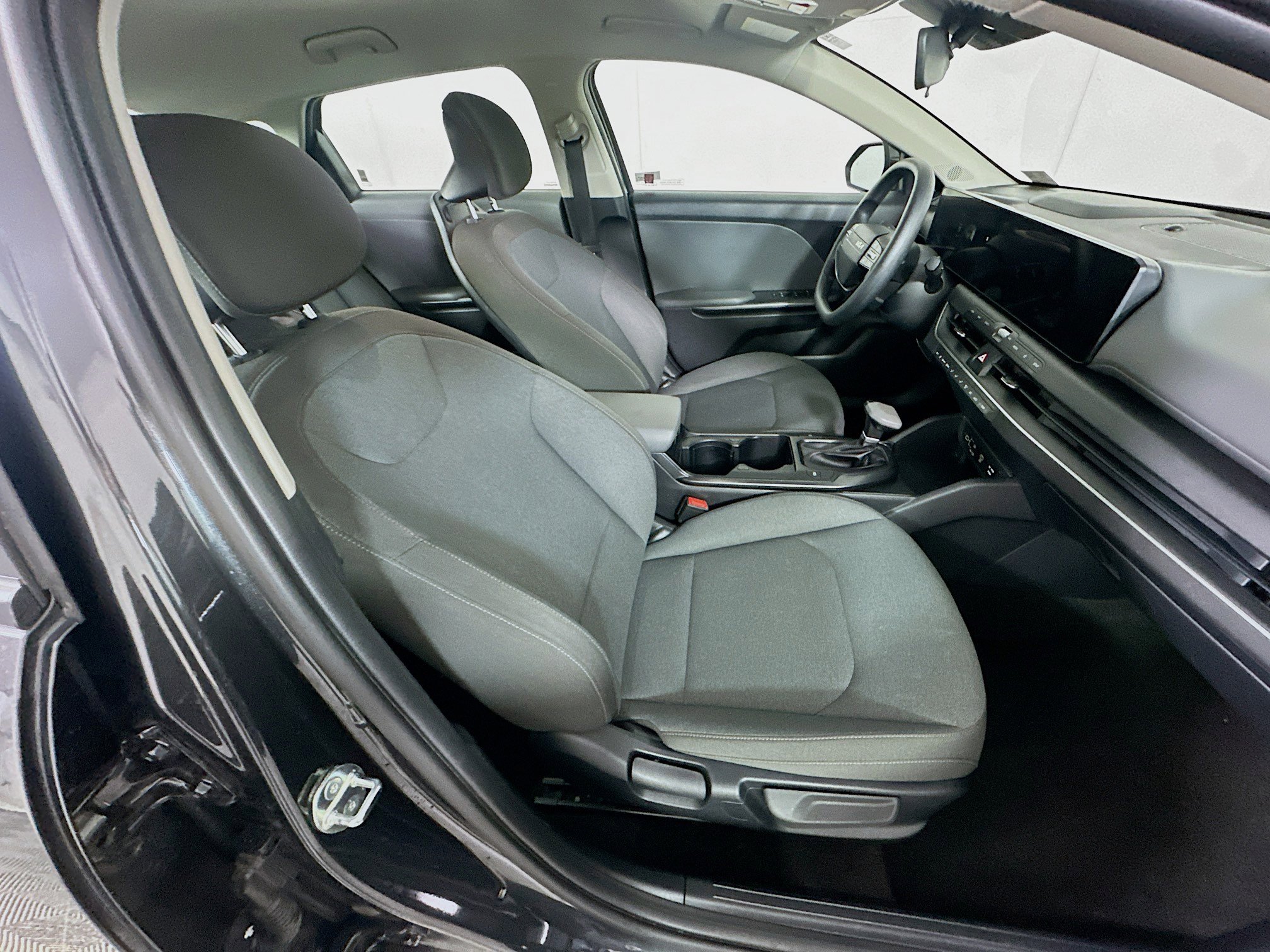 Used 2025 Kia K4 LXS image 29