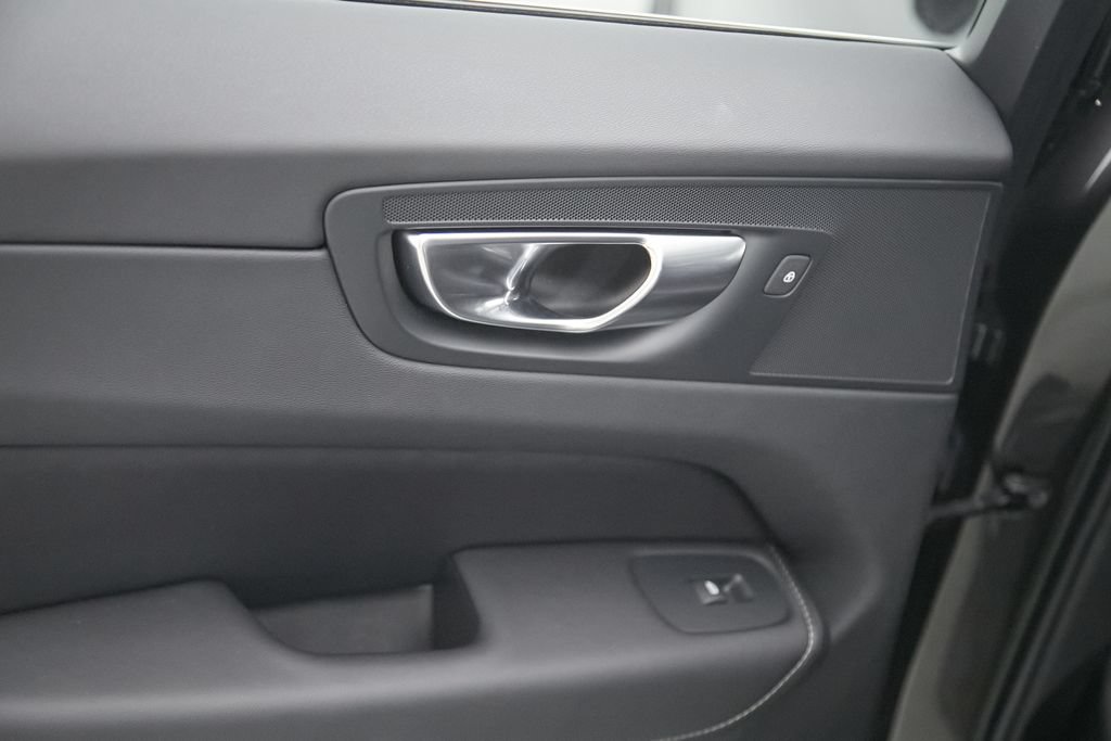 Certified 2023 Volvo XC60 B5 Ultimate AWD/4WD image 19