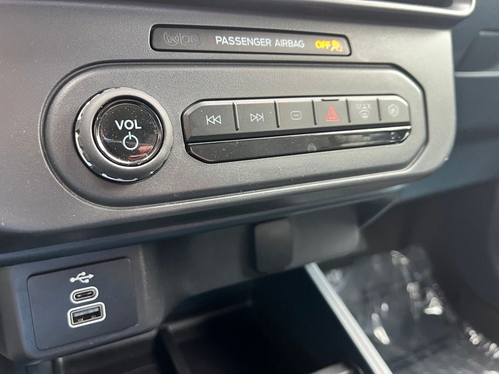 Used 2025 Ford Maverick XL w/ Equipment Group 102A AWD/4WD image 29