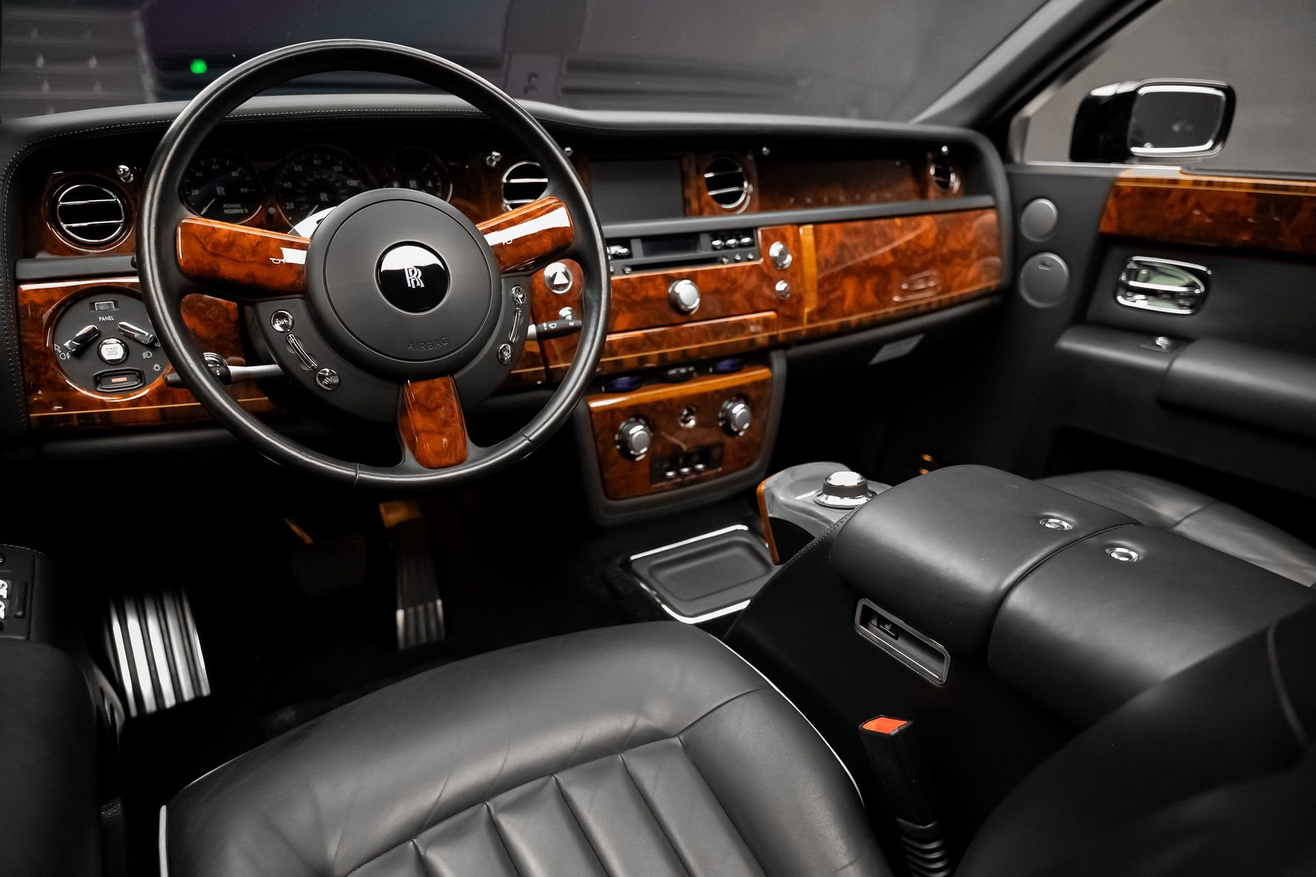 Used 2007 Rolls-Royce Phantom Sedan RWD image 2