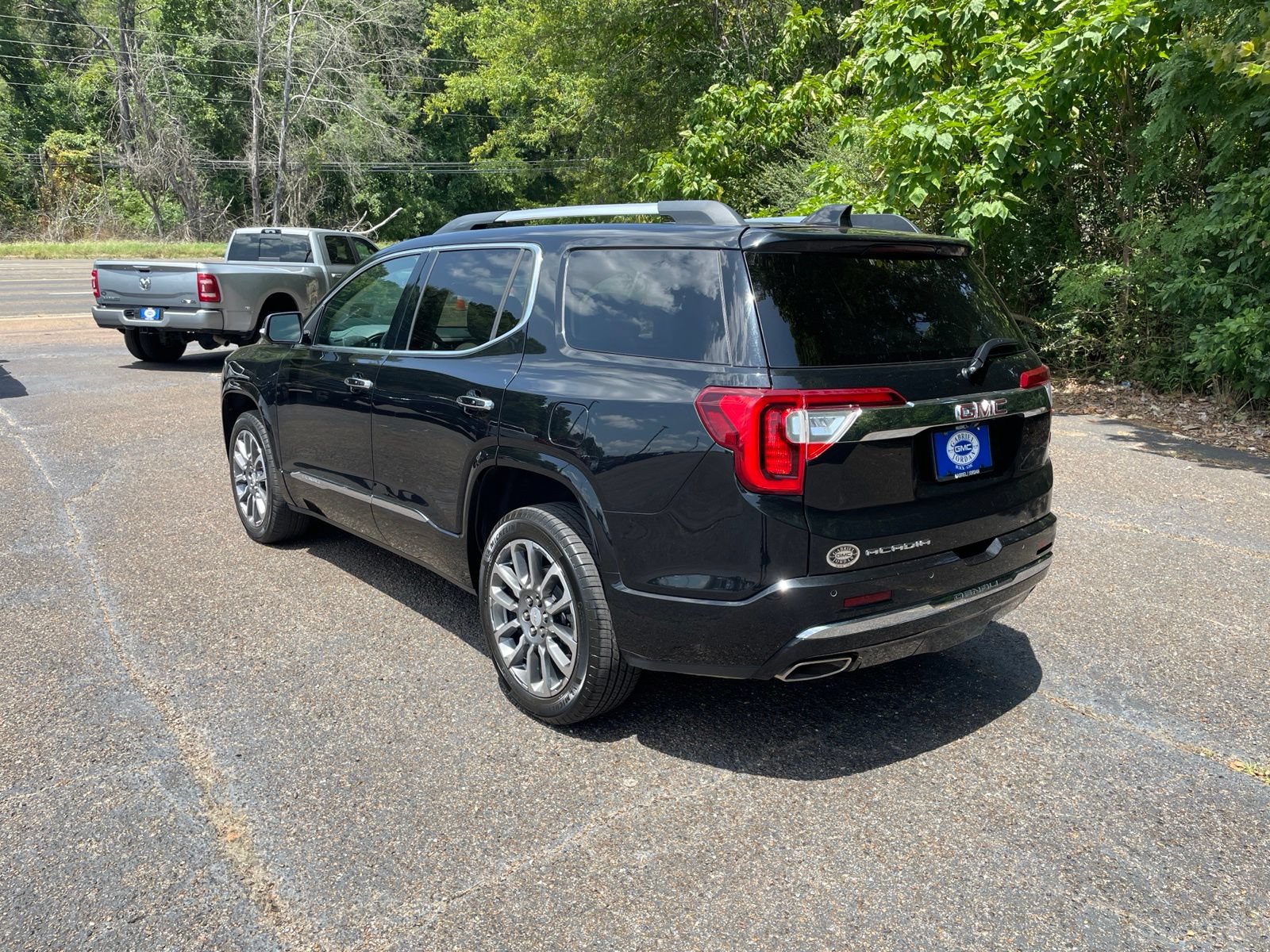 Used 2023 GMC Acadia Denali FWD image 3