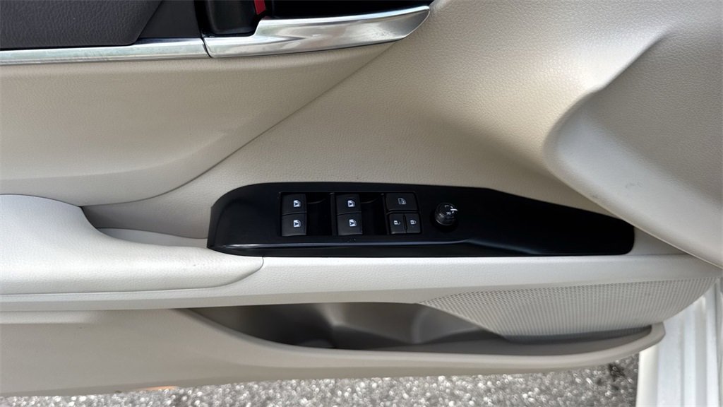 Used 2018 Toyota Camry LE image 41