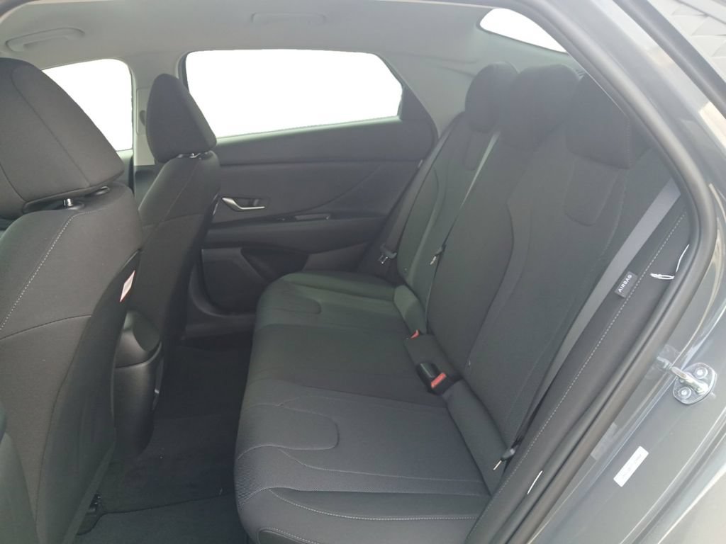 New 2026 Hyundai Elantra SE FWD image 13