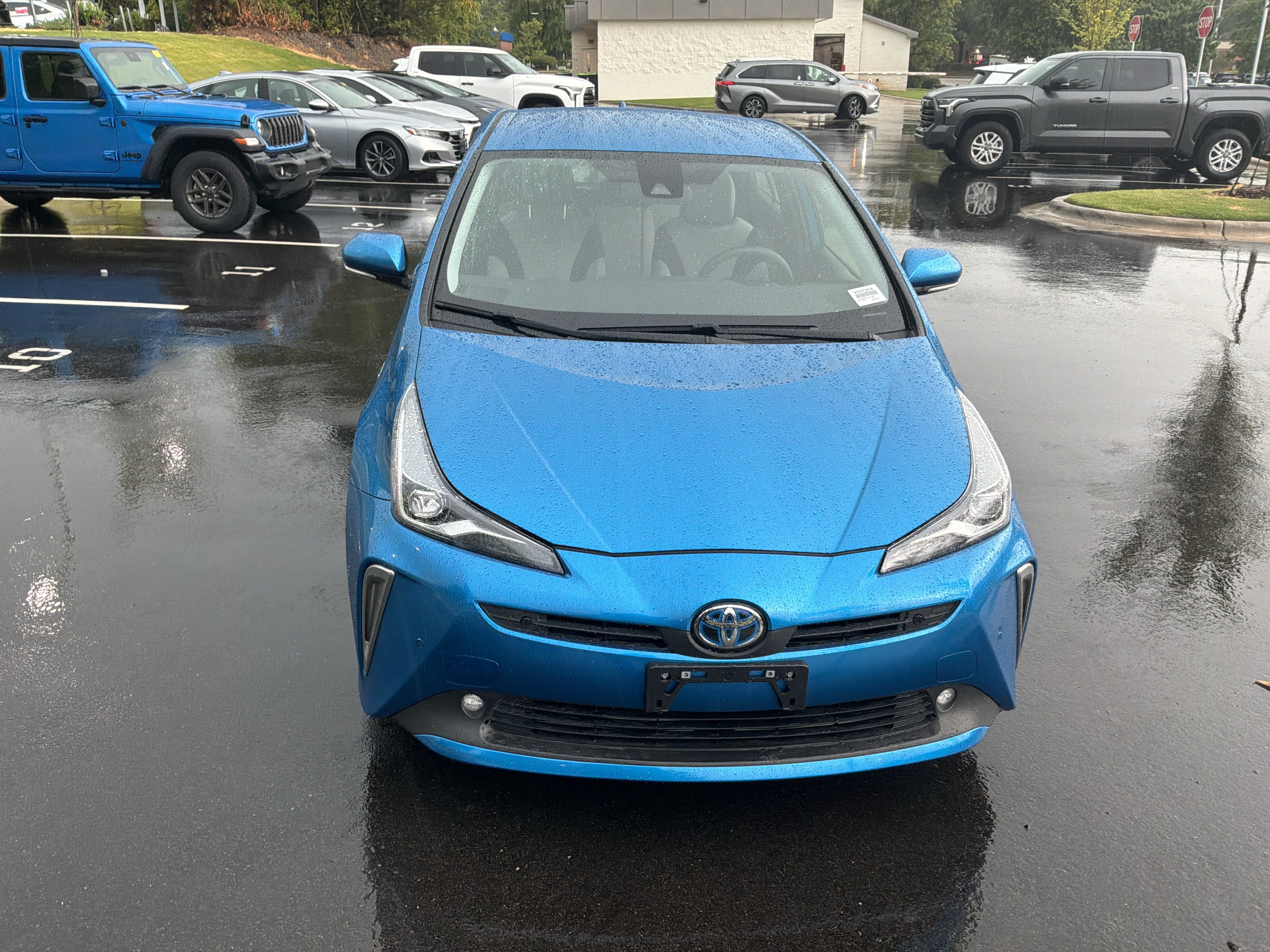 Used 2020 Toyota Prius LE AWD/4WD image 3