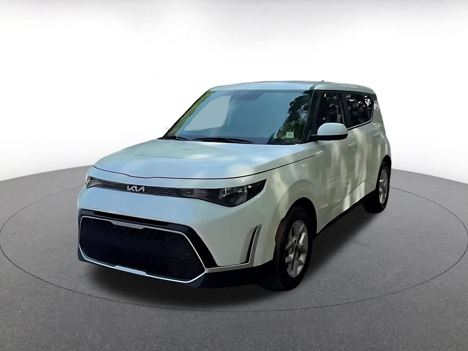 Used 2025 Kia Soul LX w/ LX Technology Package FWD image 7