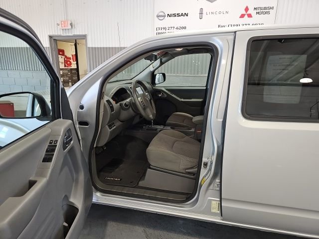 Used 2019 Nissan Frontier SV image 9