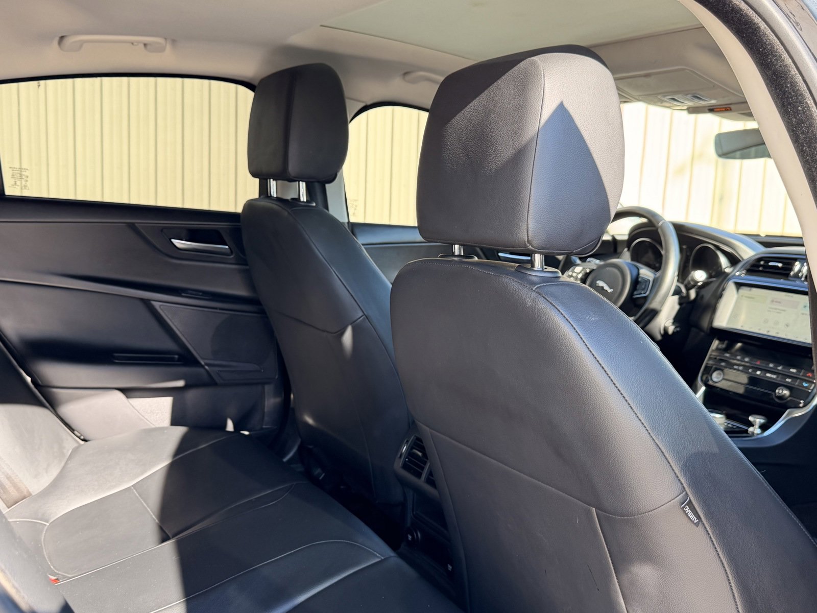 Used 2019 Jaguar XE Premium image 21