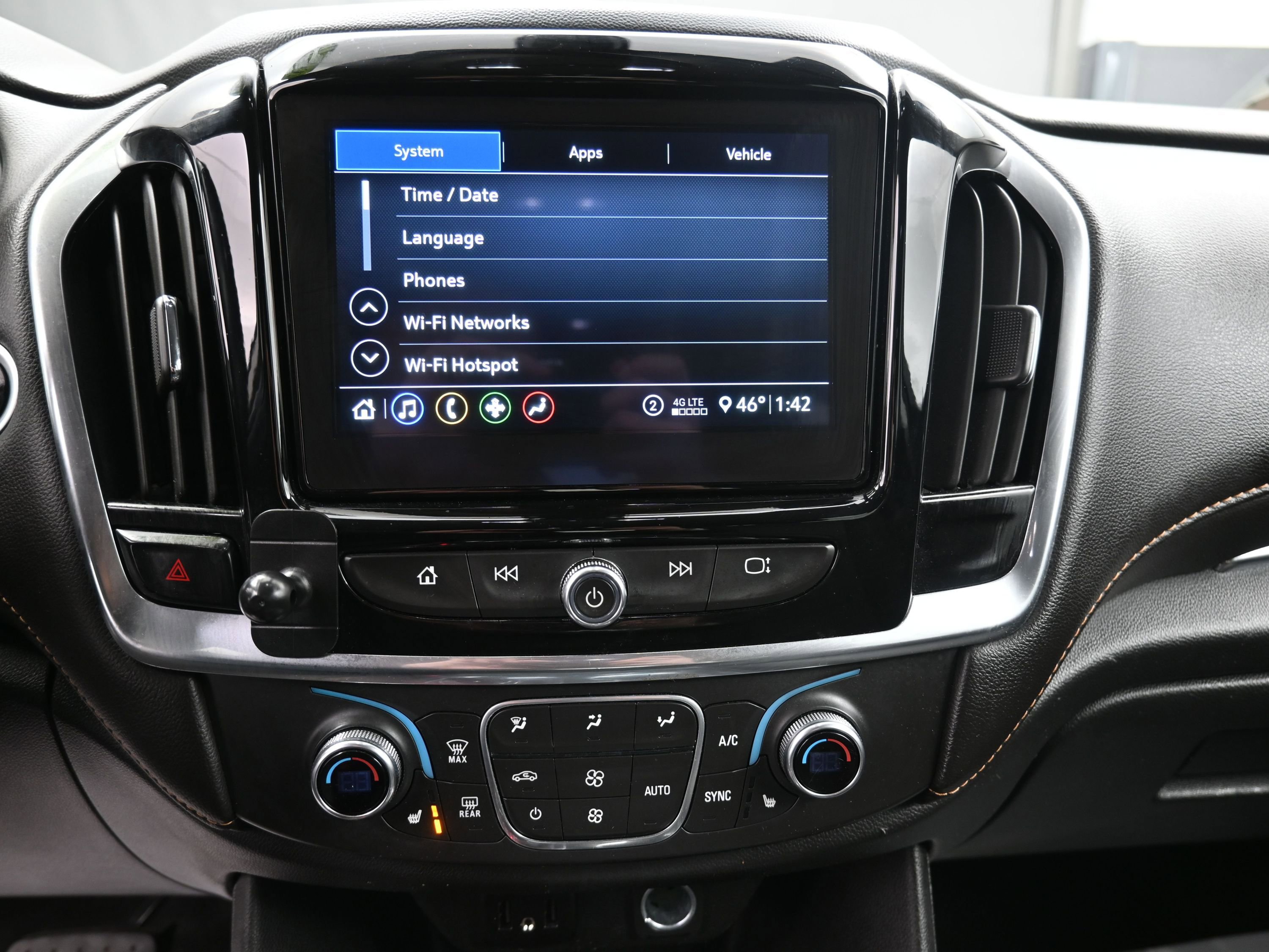 Used 2020 Chevrolet Traverse LT image 29