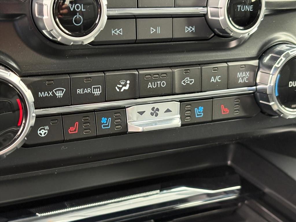 New 2026 Ford F250 Lariat w/ Black Appearance Package image 12