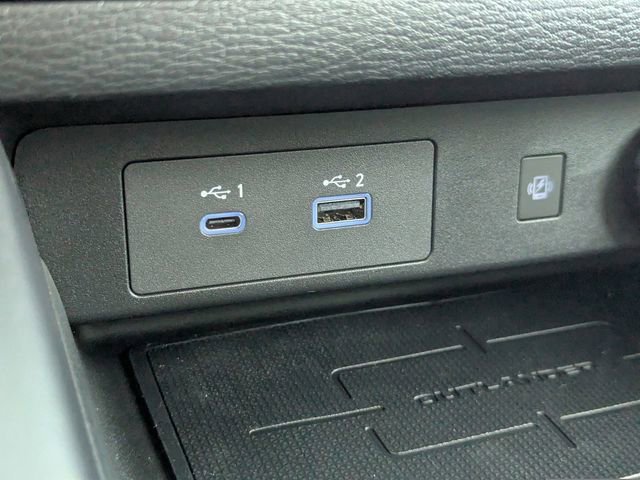 New 2025 Mitsubishi Outlander SE image 16