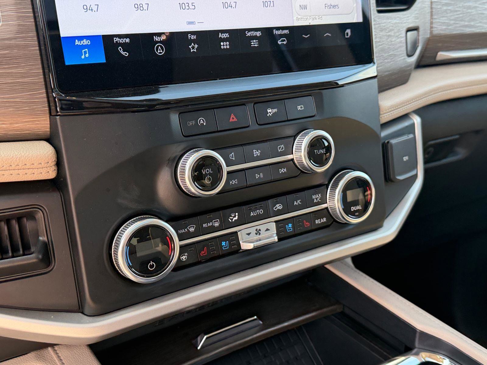 Used 2024 Ford Expedition Max Limited AWD/4WD image 22