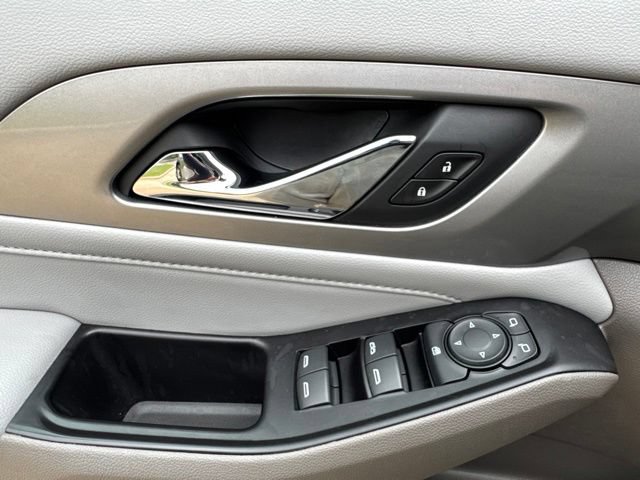 Used 2018 Chevrolet Traverse LT FWD image 19