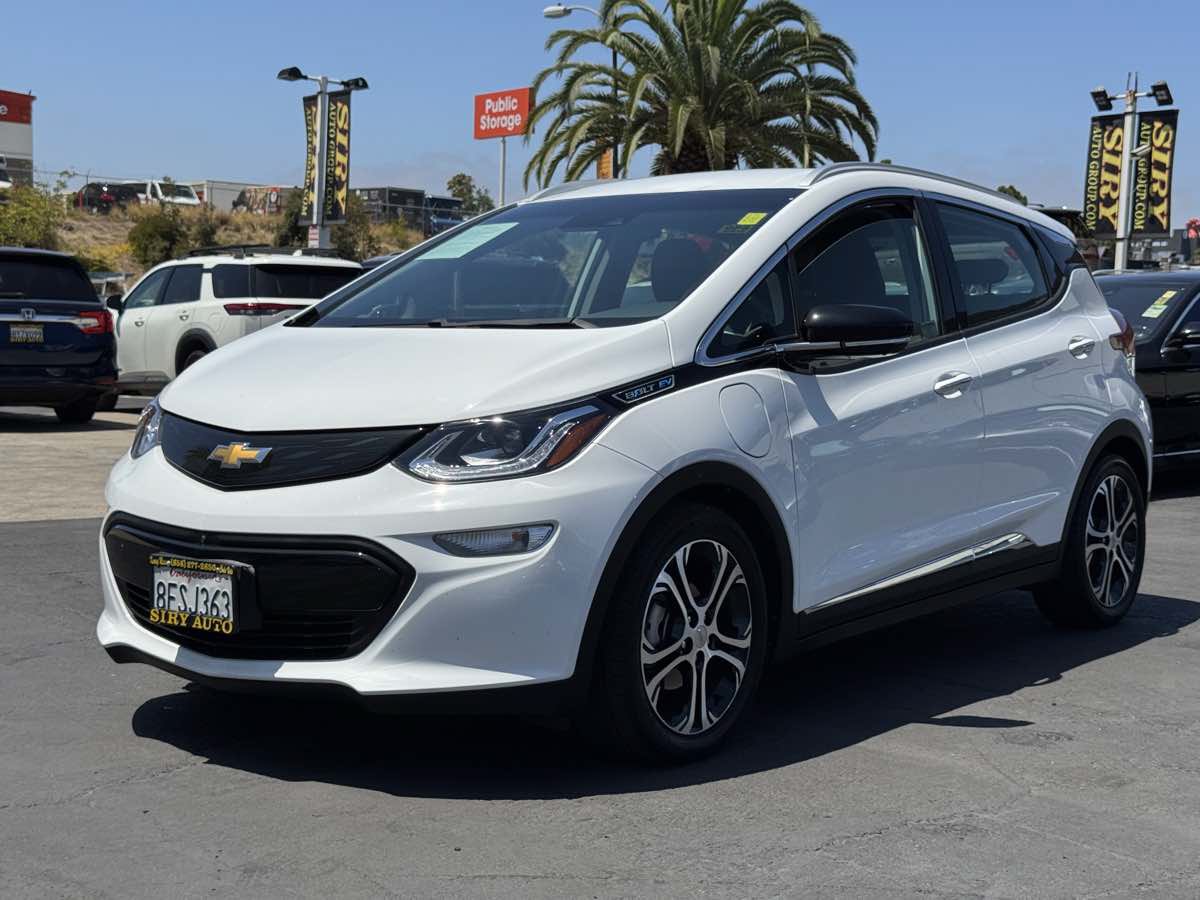 Used 2019 Chevrolet Bolt Premier w/ Infotainment Package FWD image 4