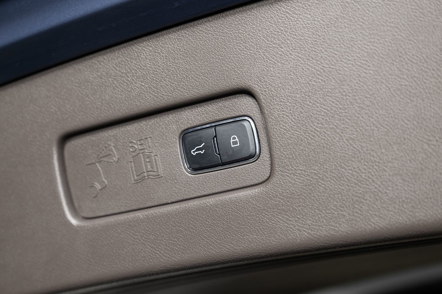 Used 2021 Lincoln Aviator Reserve w/ Class IV Trailer Tow Package image 23