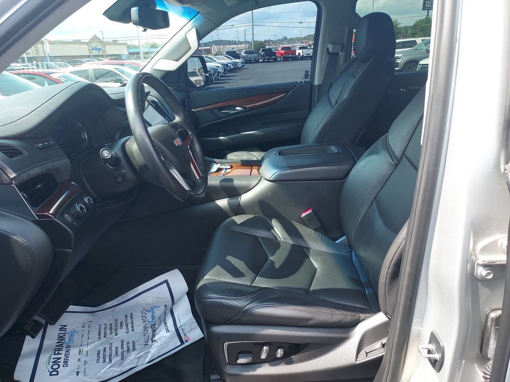 Used 2020 Cadillac Escalade ESV Luxury AWD/4WD image 13